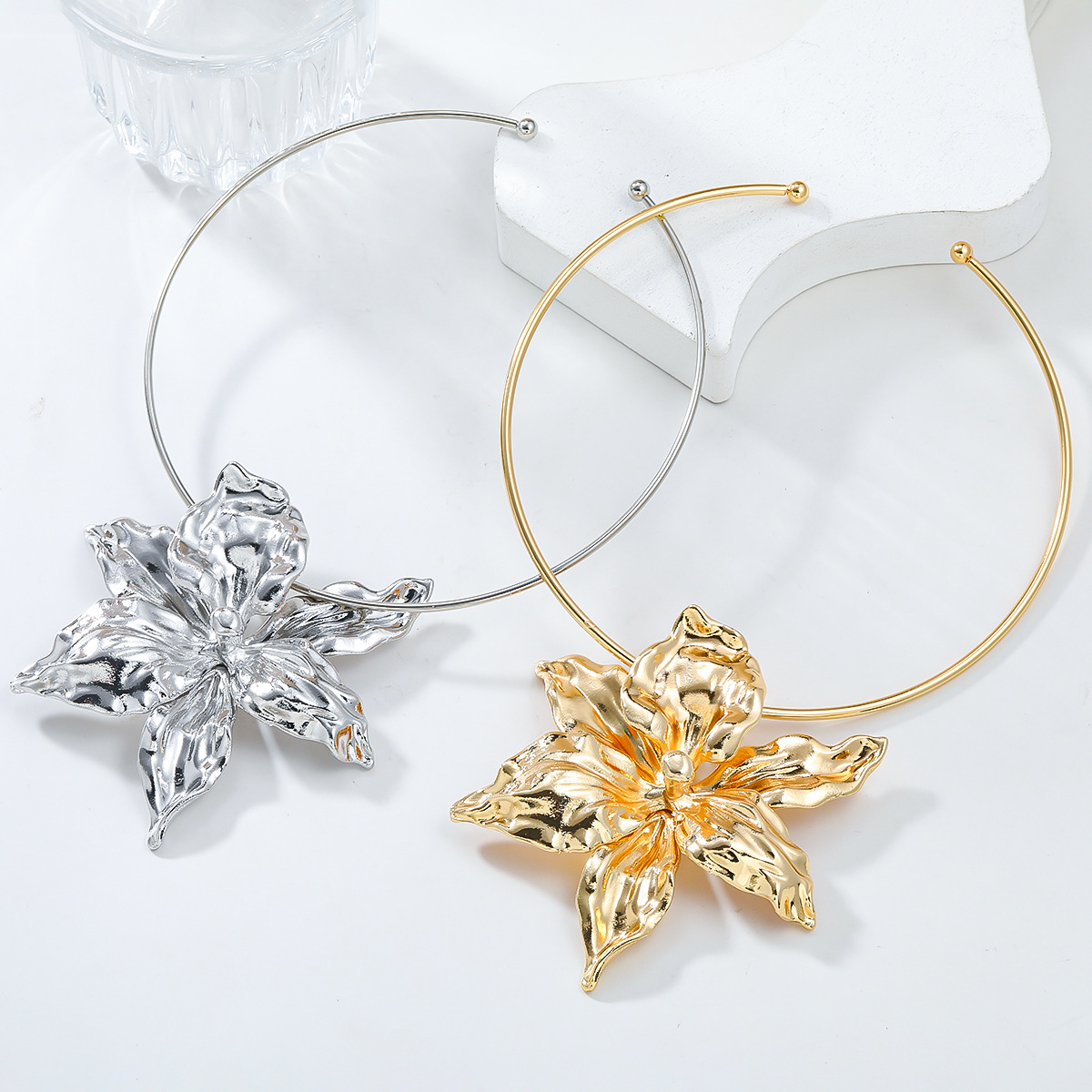 シルバーアクセサリー 百合の花びらチョーカー