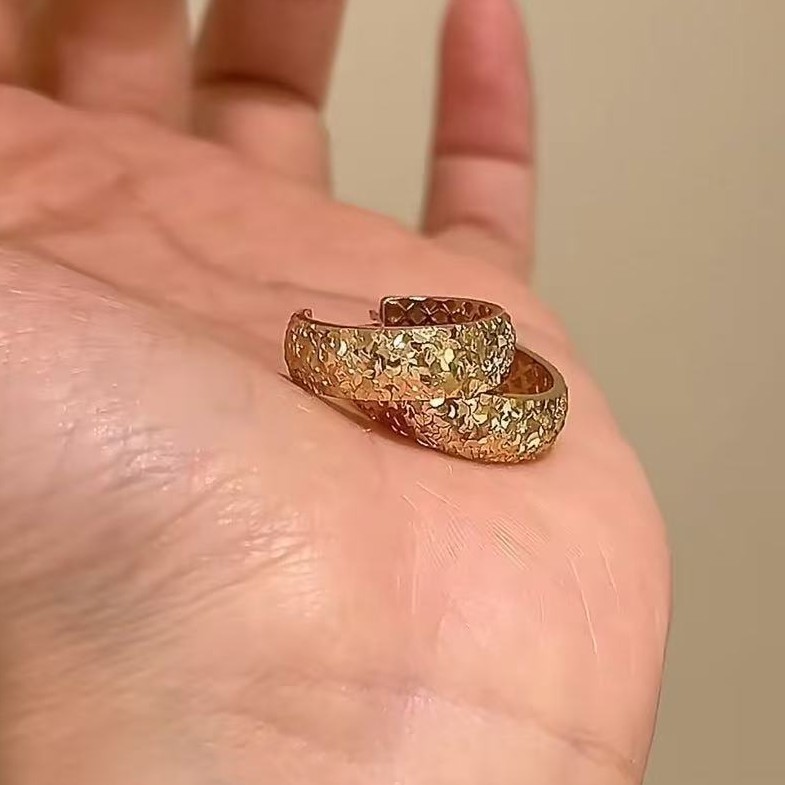 シルバーアクセサリー 華やかメッシュ模様 ホール型ピアス