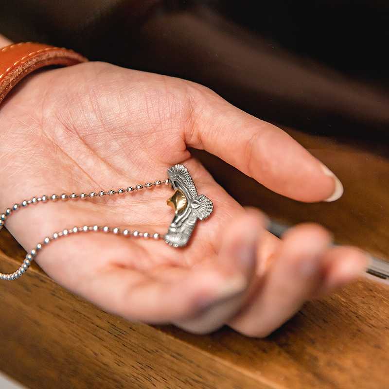 古き良き時代の美しさ！アンティーク風がカッコいいシルバーネックレス5選