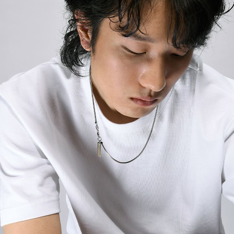 シルバー ネックレス 細身プレート 洗練蛇行チェーン