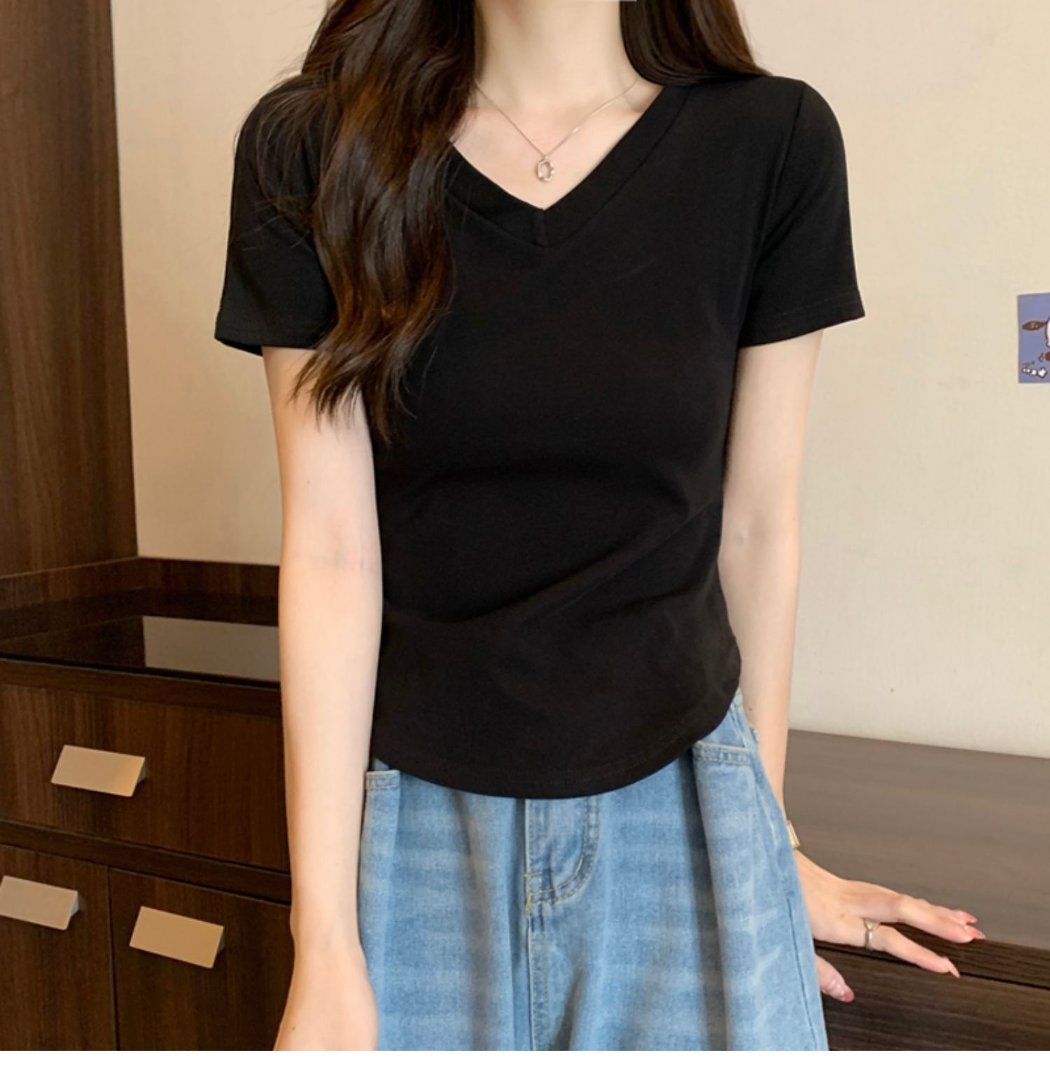 無地 Tシャツ すっきり着こなせる上質Vネック