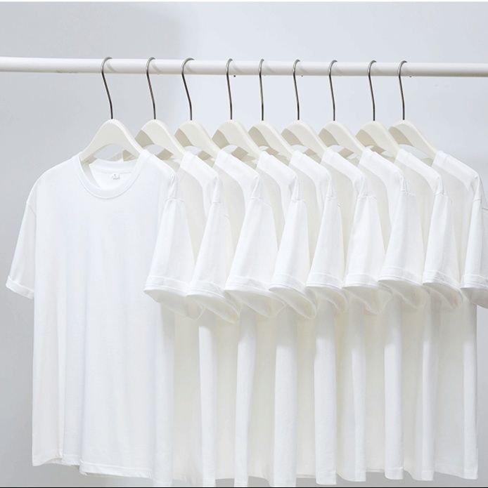 無地 Tシャツ 洗練された丸襟スタイル無地半袖
