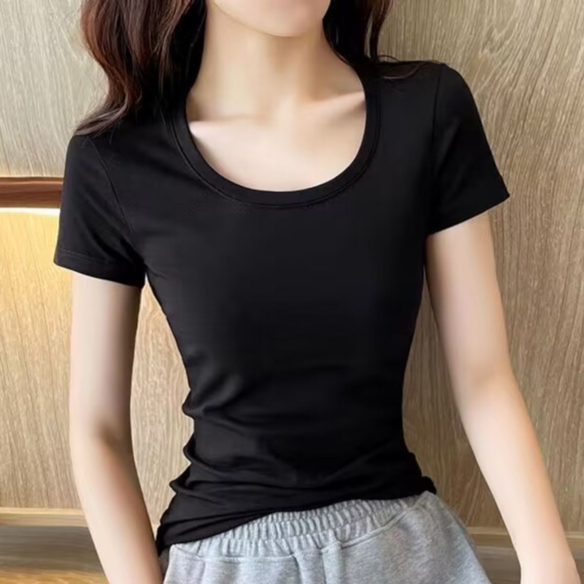 無地 Tシャツ 女性らしさ引き立つ丸首無地半袖