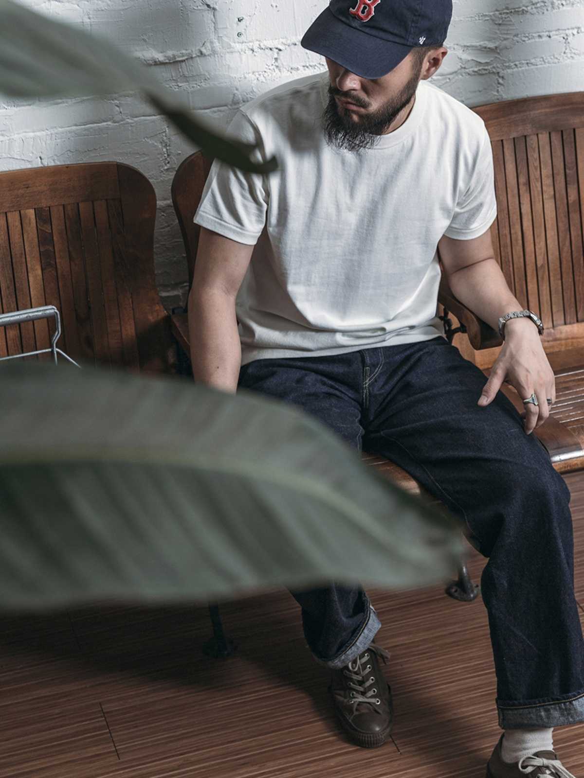 着心地にこだわった無地コットンTシャツで叶える！快適な毎日スタイル15選