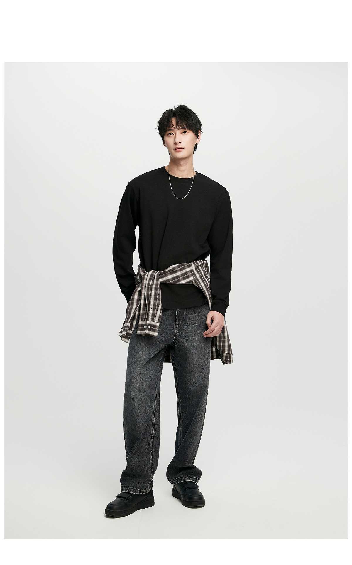 どんなコーデにも合わせやすい！黒の長袖無地tシャツおすすめ5選