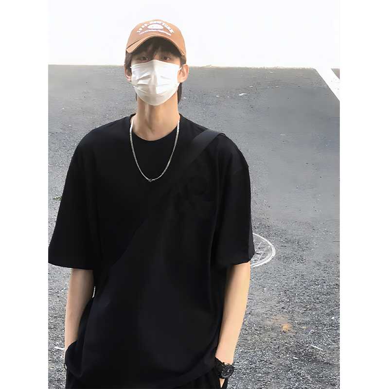 無地Tシャツで作る、自然体でスタイリッシュな着こなし5選