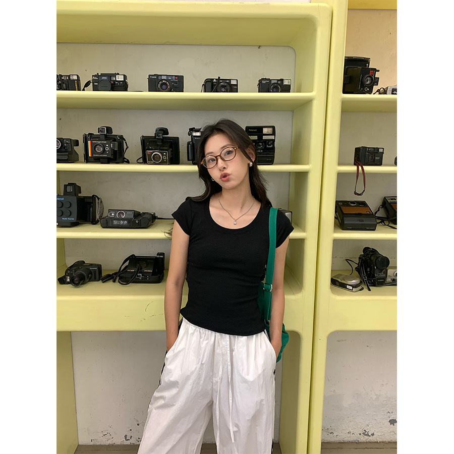 無地 Tシャツ 女性らしい細身フィット無地半袖