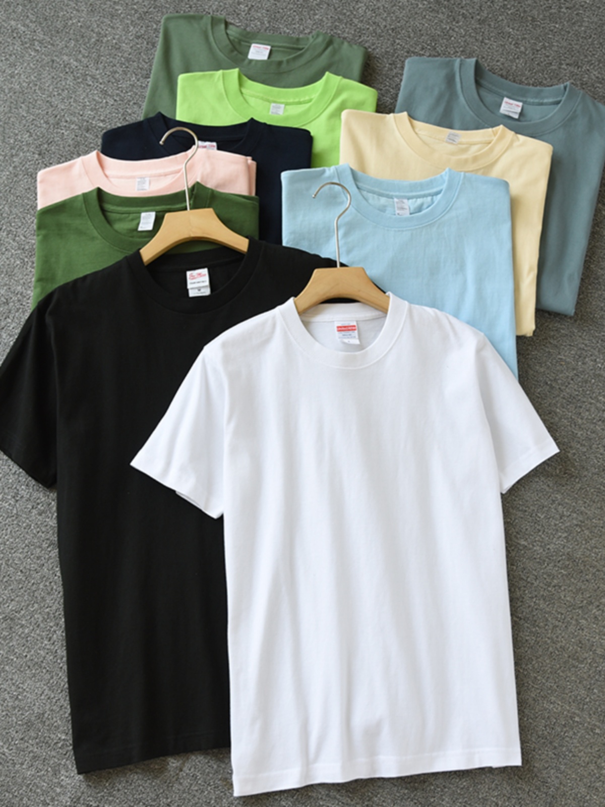 一枚で洗練された着こなしに！無地のTシャツコーデ5選