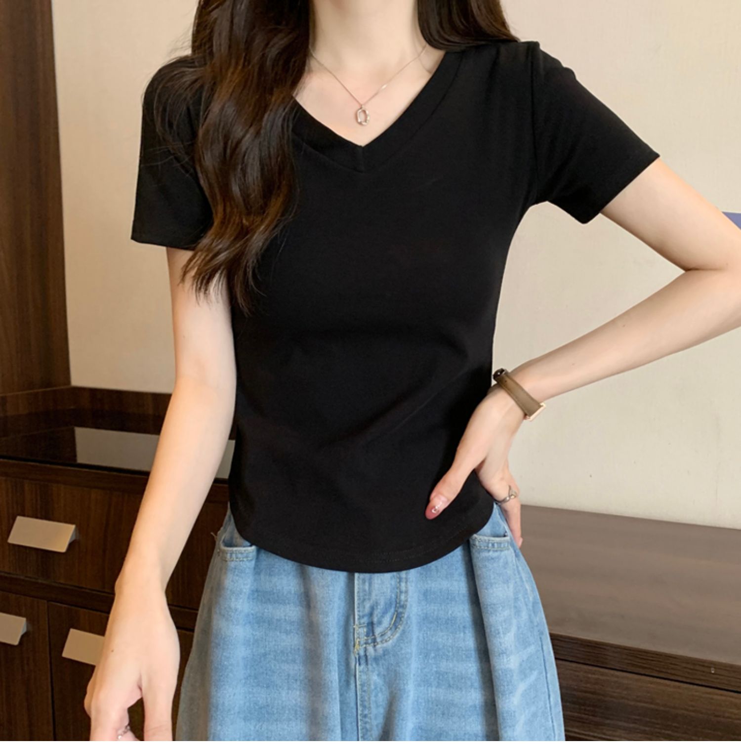 無地 Tシャツ すっきり着こなせる上質Vネック