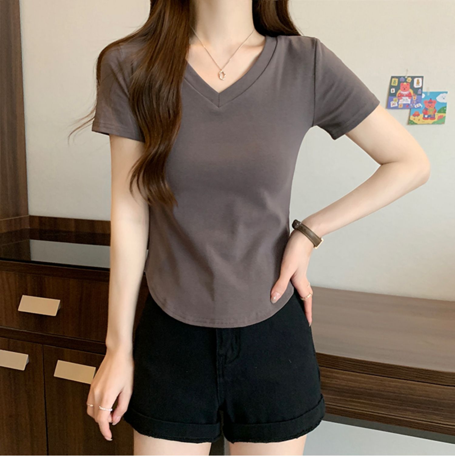 無地 Tシャツ すっきり着こなせる上質Vネック