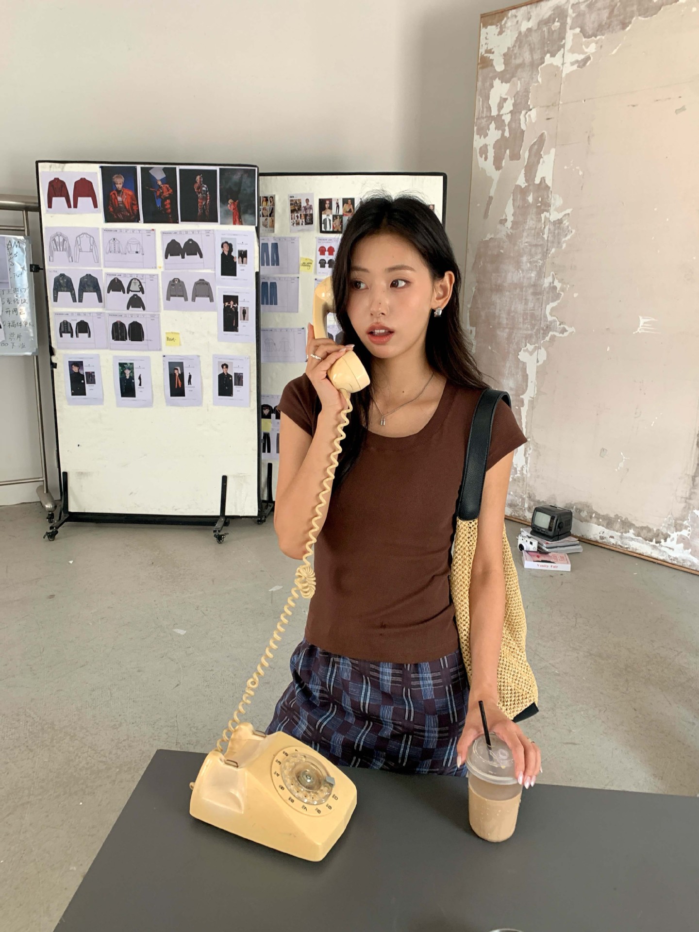 無地 Tシャツ 女性らしい細身フィット無地半袖