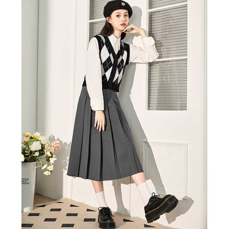 品のある着こなしが叶う！スクールコーデに使える長めスカートおすすめ5選