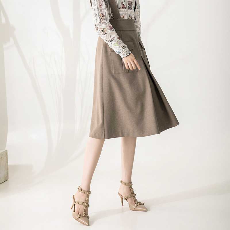 ブラウンのフレアスカートで叶えられる上品な大人の魅力が輝く！洗練スタイル5選