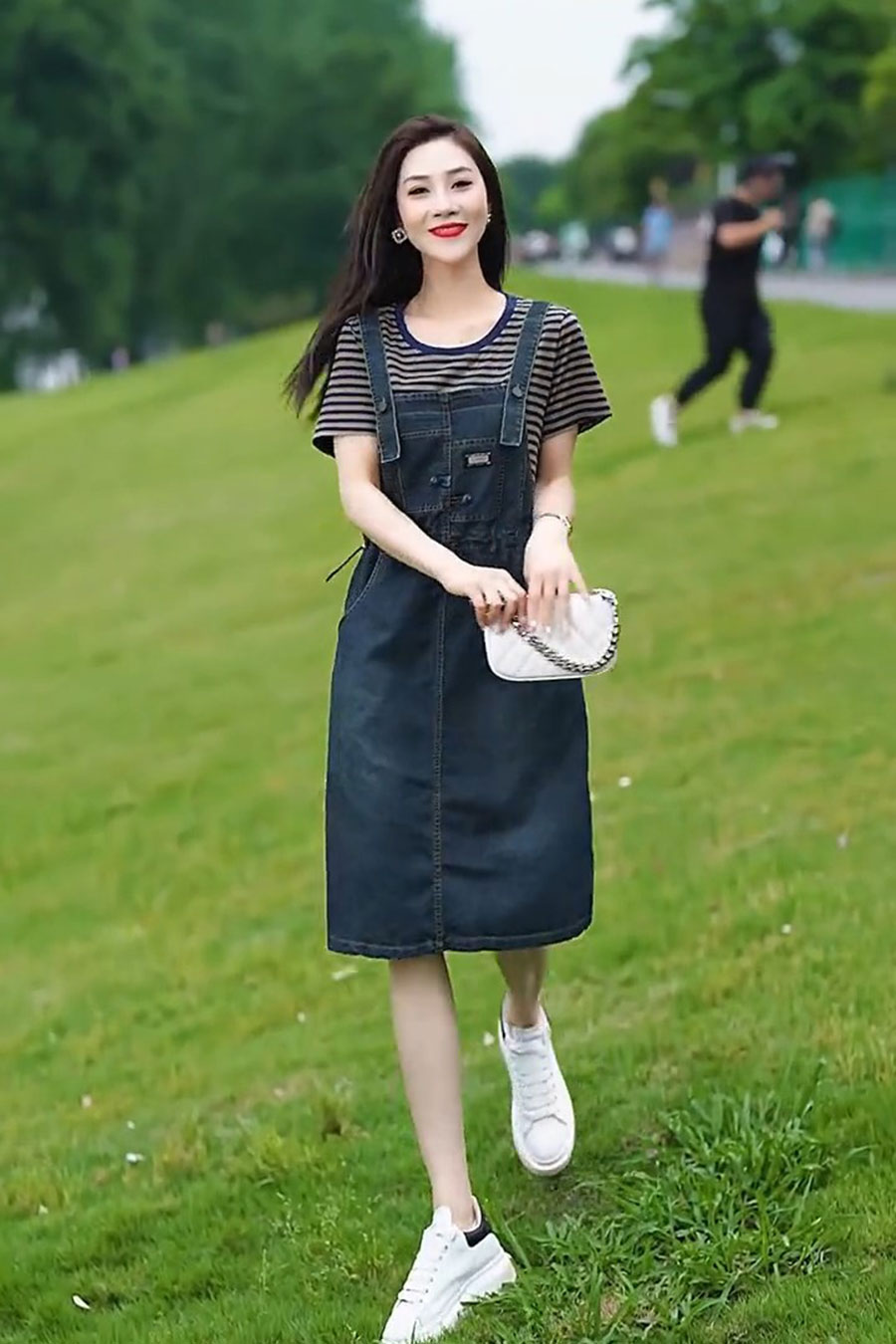 https://fulmo-img-server.com/skirtsalon/1ad83d1c-a210-4e12-953c-ddb8397f1e6a.jpg