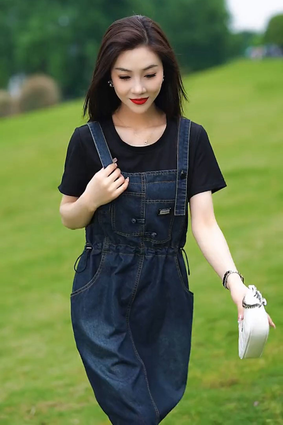 https://fulmo-img-server.com/skirtsalon/c7726a6b-8163-4758-a6f4-e79e61d33958.jpg