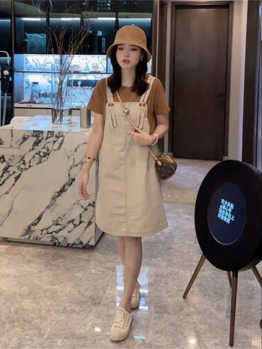 https://fulmo-img-server.com/skirtsalon/e1e89140-86fe-4bf1-a17b-9bca257e62ee.jpg