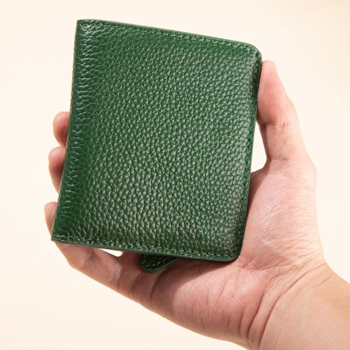 フラグメント ケース 本革調型押し二つ折りグリーンコインケース