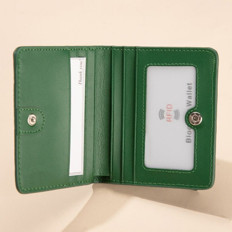 フラグメント ケース 本革調型押し二つ折りグリーンコインケース