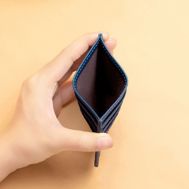 フラグメント ケース ネイビー編み込みデザイン本革