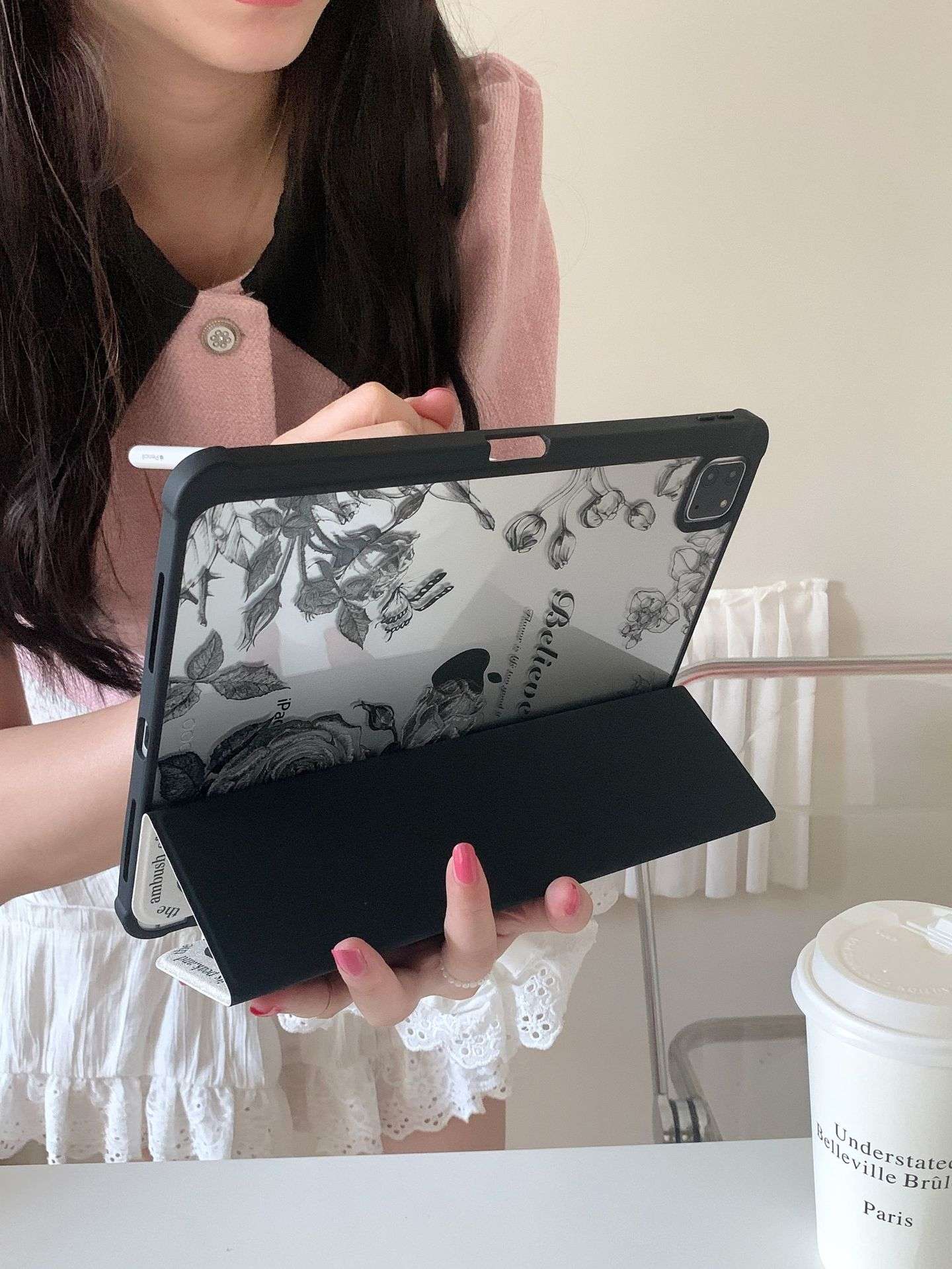 カードケース  花柄モチーフ 信念を持つ iPadケース