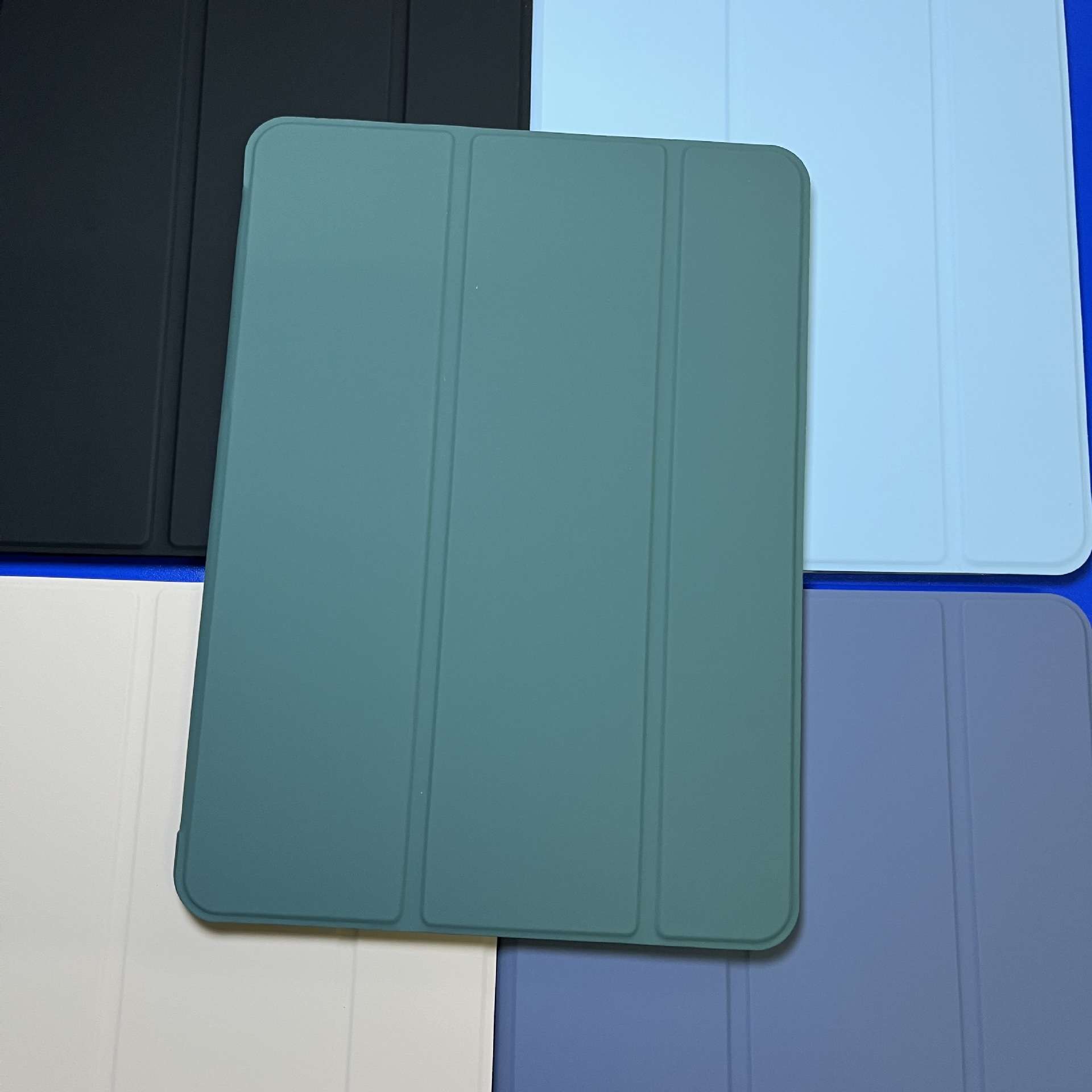 カードケース  薄型三つ折りiPad第10世代用保護カバー