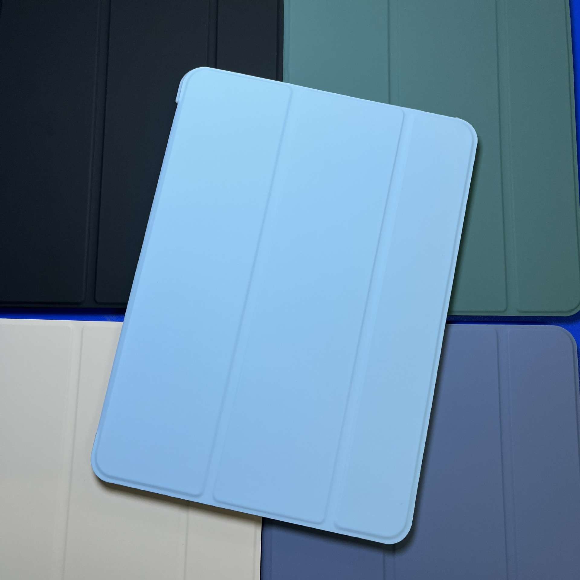 カードケース  薄型三つ折りiPad第10世代用保護カバー