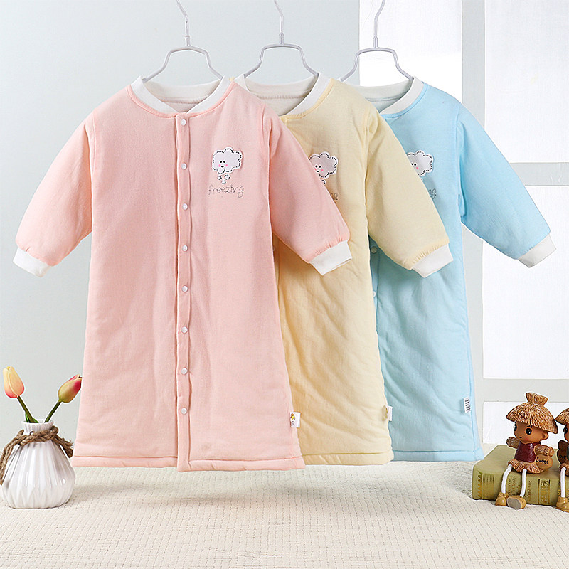 スリーパー ひつじ刺繍入り綿素材乳児用スリーパー