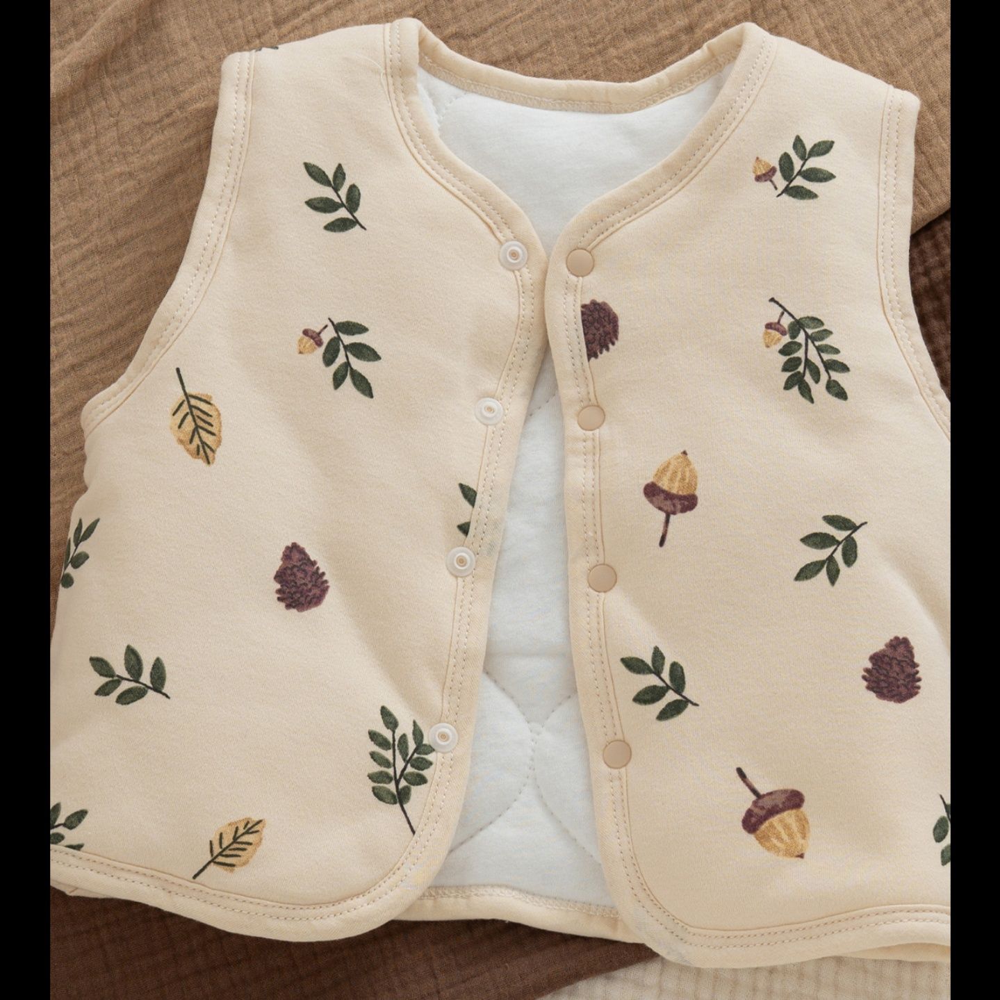 スリーパー どんぐりと葉っぱ刺繍の綿入りベストスリーパー