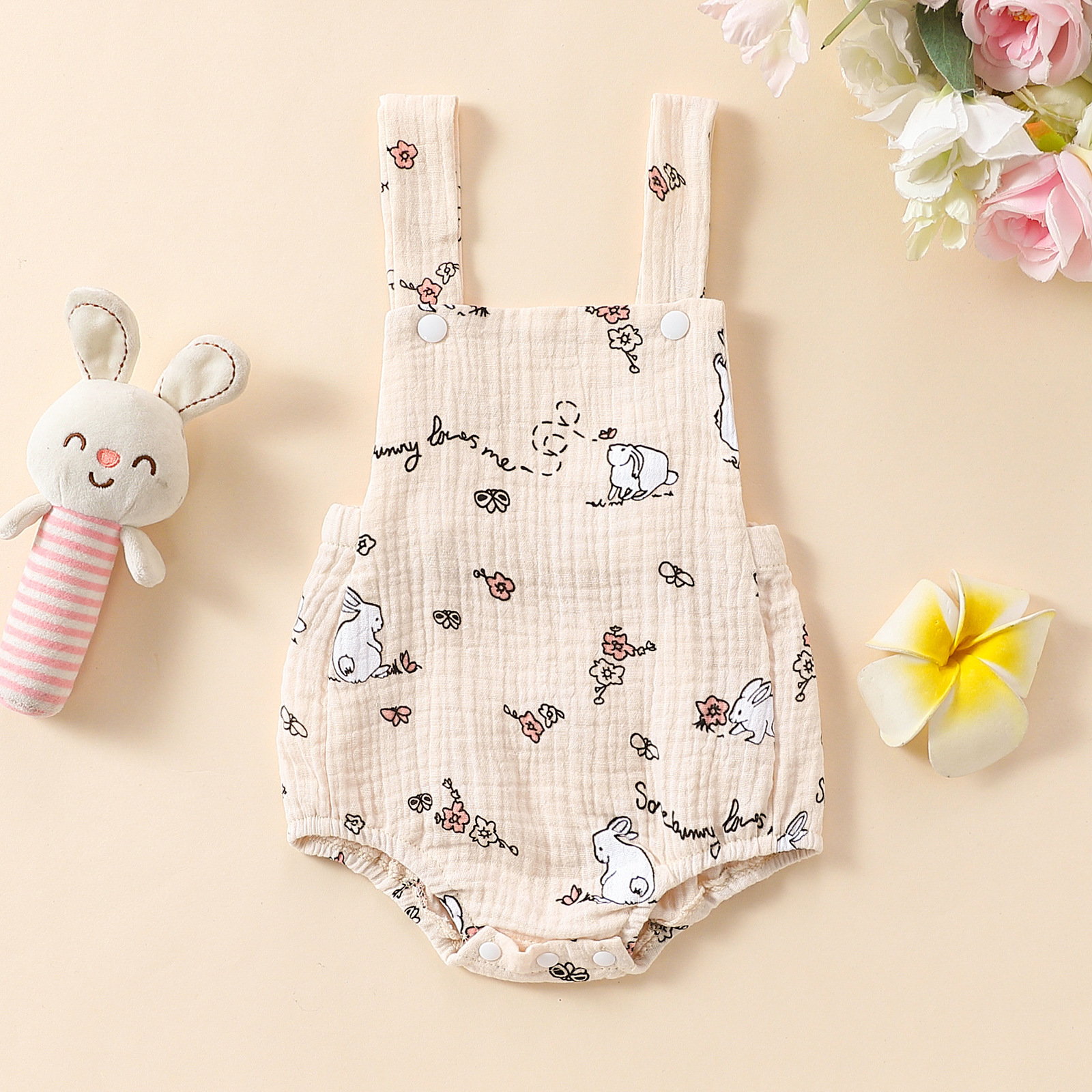 スリーパー うさぎと花柄の新生児用ロンパーススリーパー