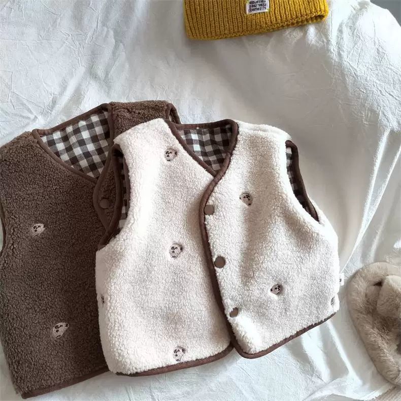 スリーパー もこもこボア素材のリバーシブルベスト型スリーパー