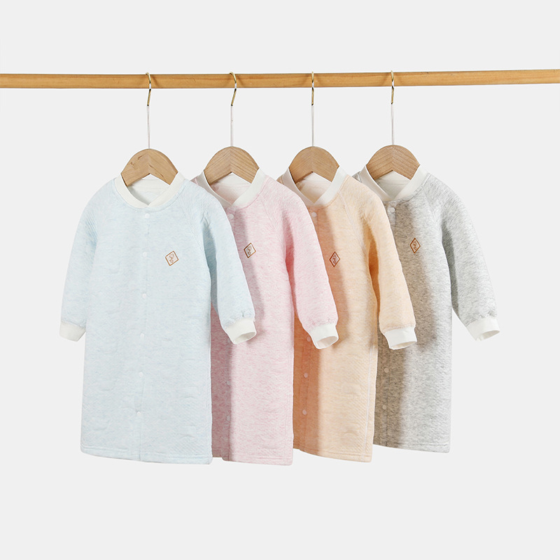 スリーパー ふんわりキルト素材の長袖ベビースリーパー