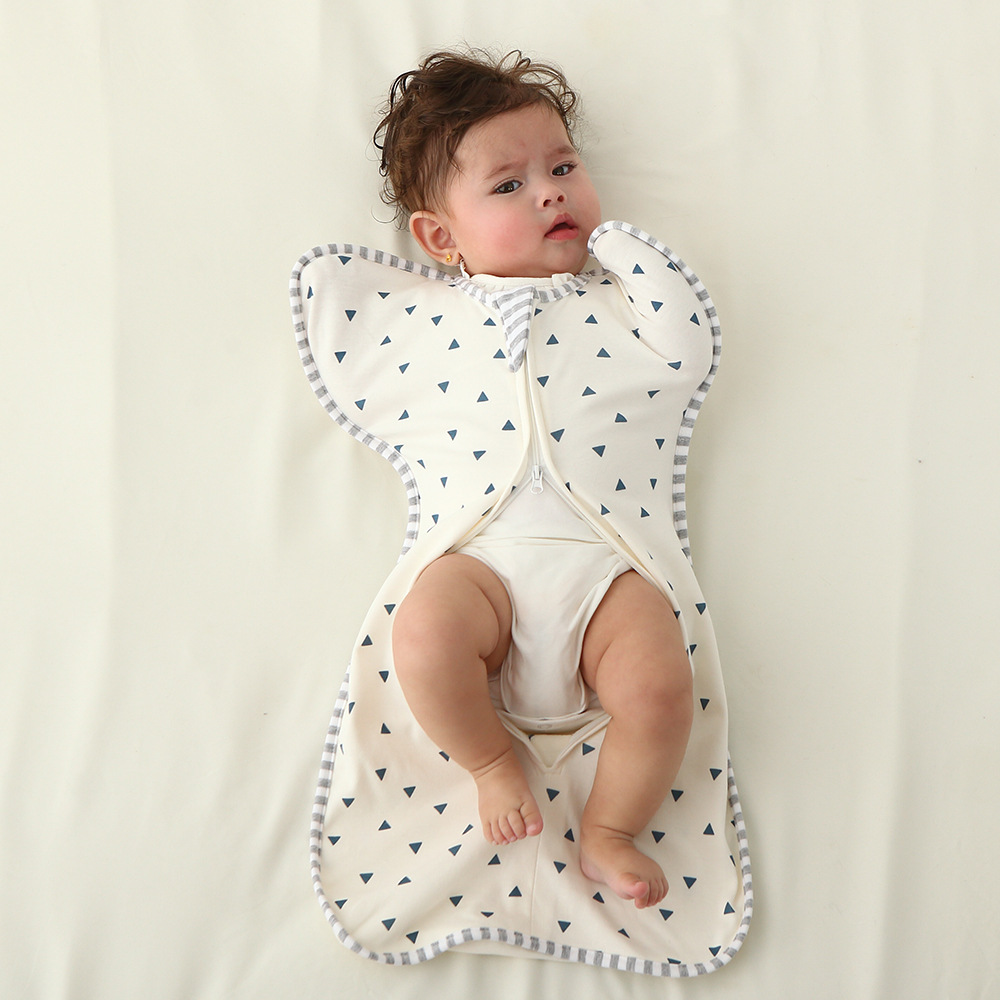 スリーパー 三角模様のおくるみ型新生児用スリーパー