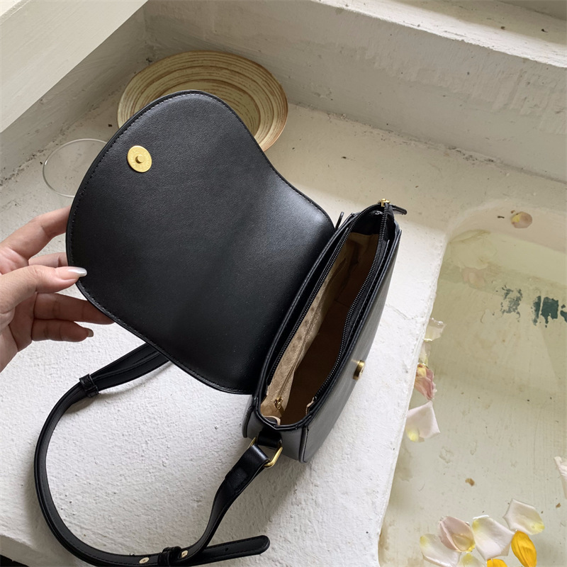 ミニ ショルダーバッグ レディース 軽量 合皮調 肩掛け きれいめ