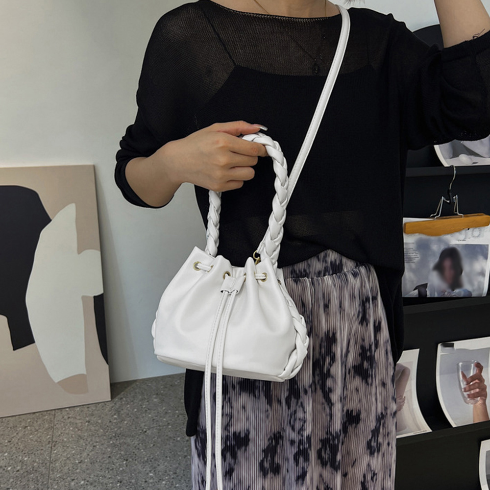 https://fulmo-img-server.com/slimshoulder/064e5516-5ace-40d1-a5d7-cfb22ca04d52.jpg