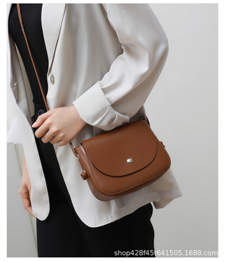 ミニ ショルダーバッグ レディース　丸みフラップ型