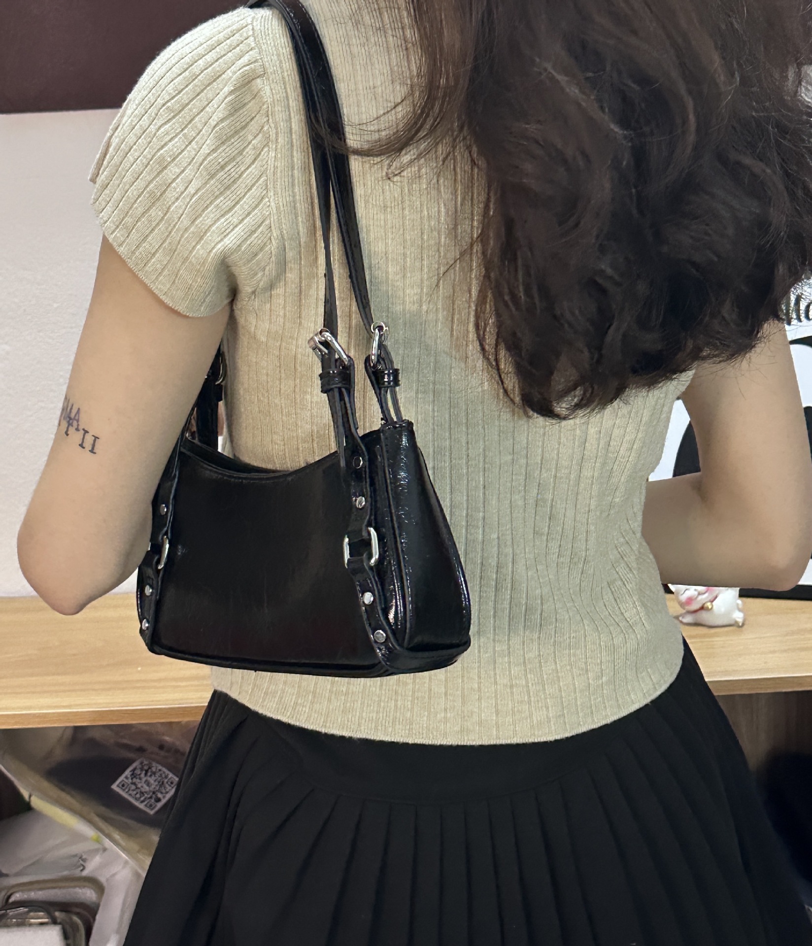 ミニ ショルダーバッグ 金属スタッズ装飾 合成皮革ミニショルダーバッグ