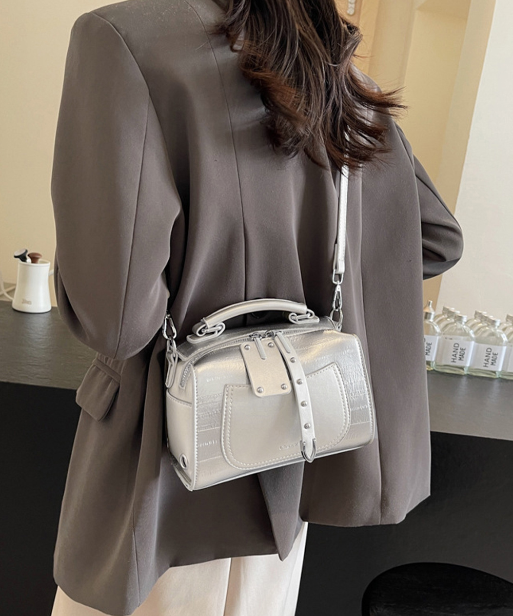 https://fulmo-img-server.com/slimshoulder/16d9559f-1469-4aff-a33d-f743cd30244d.jpg