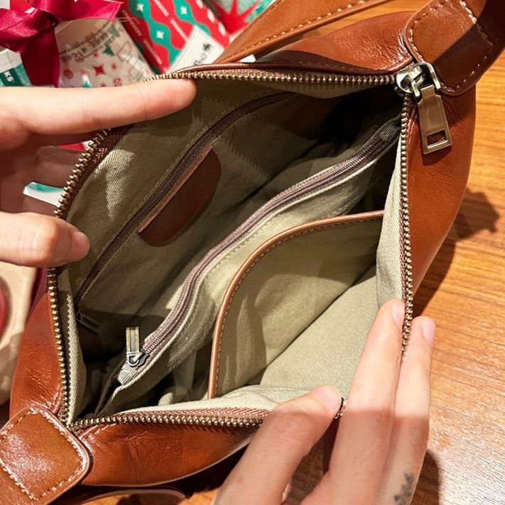 ショルダー バッグ ミニ なめらか月形ミニショルダー