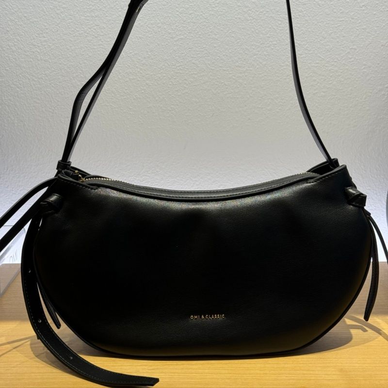 ショルダー バッグ ミニ 滑らかシルエット 半月型ショルダー