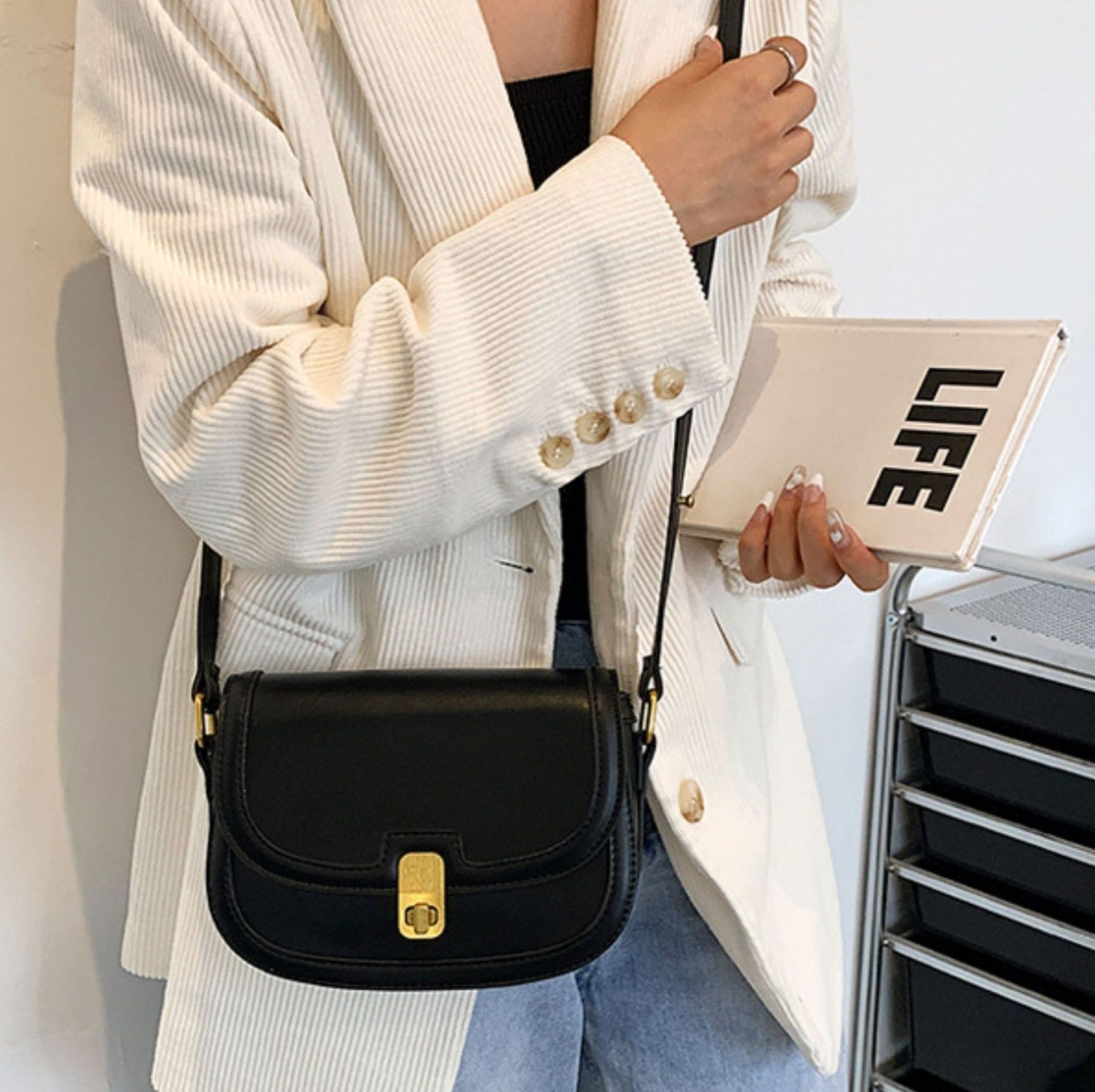 ショルダー バッグ ミニ 上品な金具付きレディースミニショルダー
