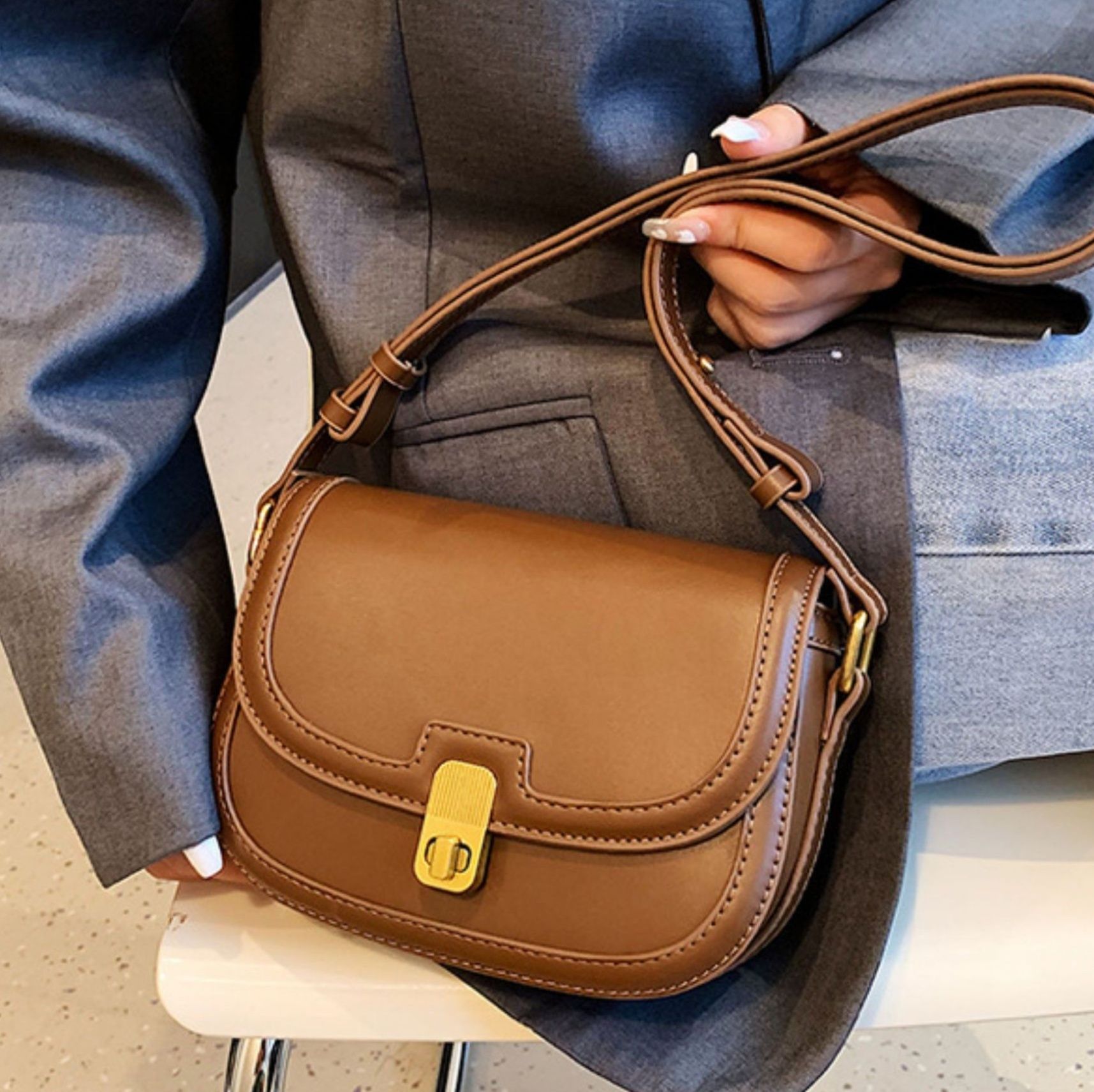 ショルダー バッグ ミニ 上品な金具付きレディースミニショルダー