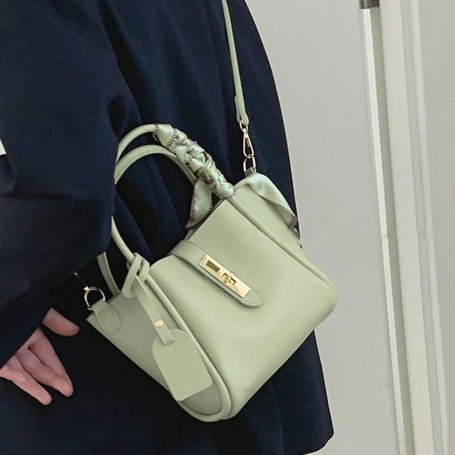 ショルダー バッグ ミニ ポーチ付き