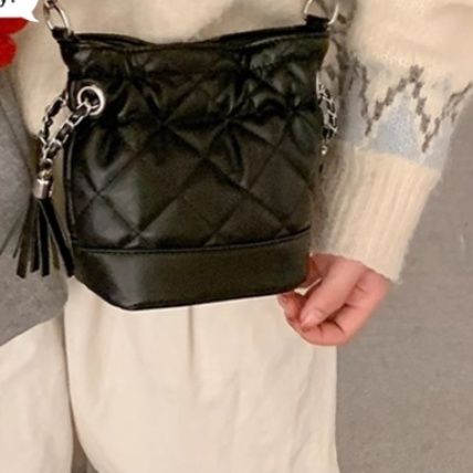 ミニ ショルダーバッグ キルティング チェーン付き レディース