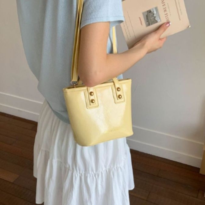 ミニ ショルダーバッグレディース  二通り 光沢合皮 韓国風 上品 鞄