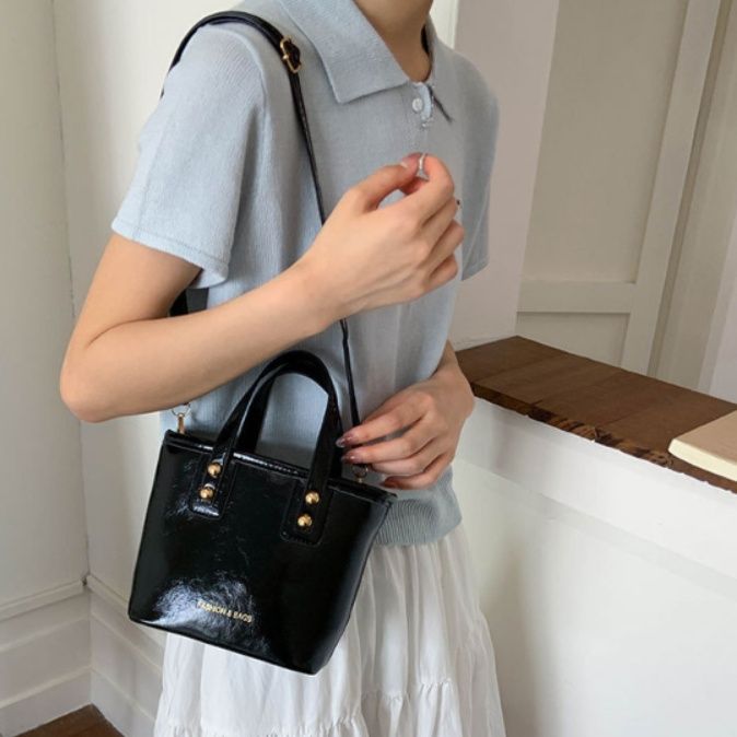 ミニ ショルダーバッグレディース  二通り 光沢合皮 韓国風 上品 鞄