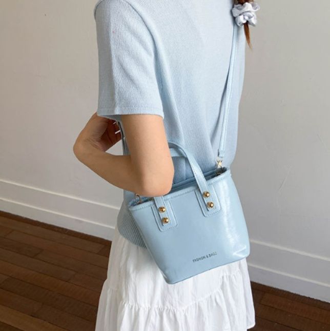 ミニ ショルダーバッグレディース  二通り 光沢合皮 韓国風 上品 鞄