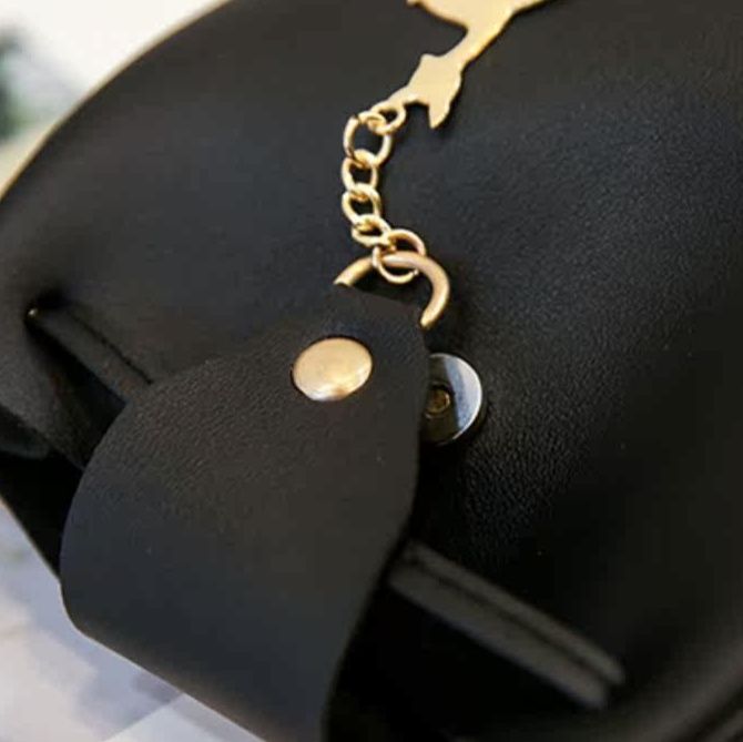 ミニ ショルダーバッグ リボンと鹿チャーム付き巾着型ミニショルダーバッグ