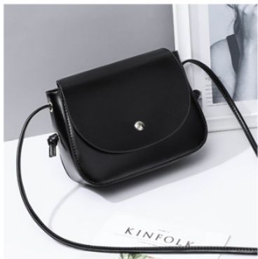 ミニ ショルダーバッグ レディース　丸みフラップ型