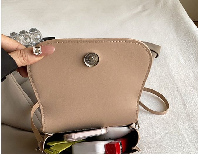 ショルダーバッグレディースミニフラップ型上品レザー調