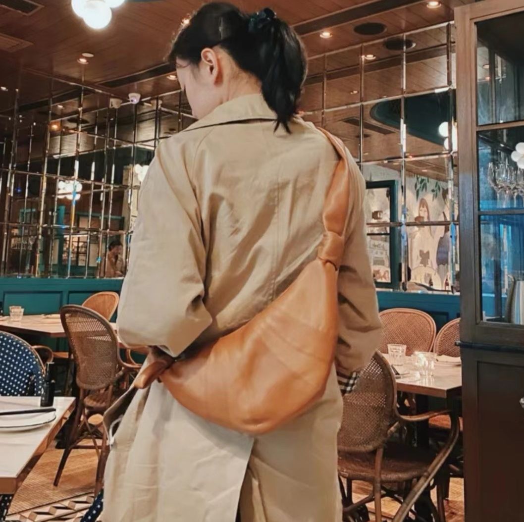 ミニ ショルダーバッグレディースステッチデザイン三日月型